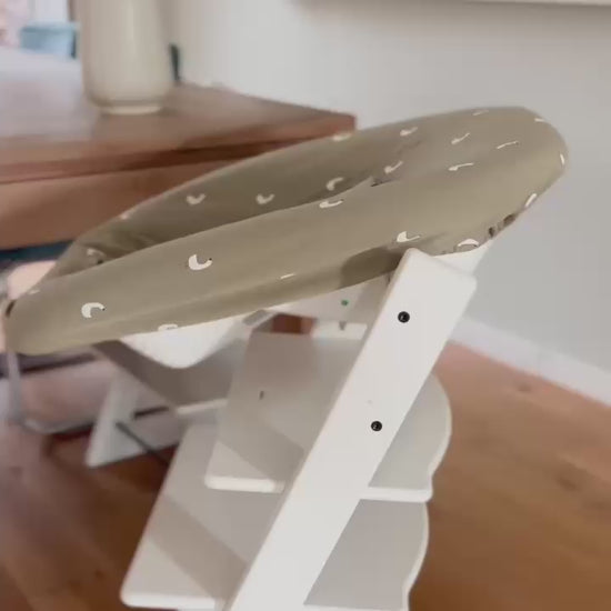 Video newbornhoes Olive geese